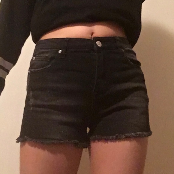 HIGH WAIST BLACK DENIM SHORTS - Picture 2 of 3